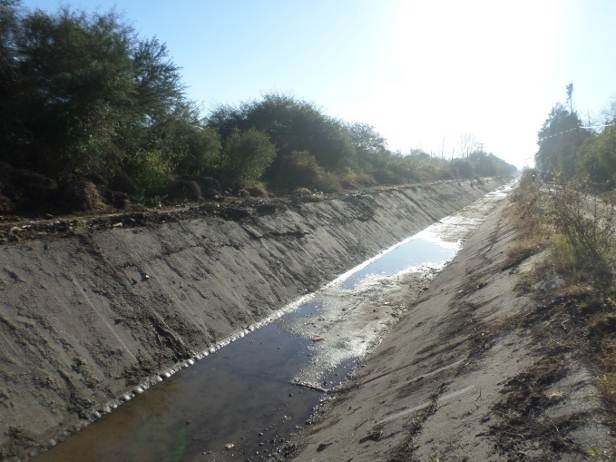 Vista despues de la limpieza de taludes a ambas margenes canal Contrera Lopez 4